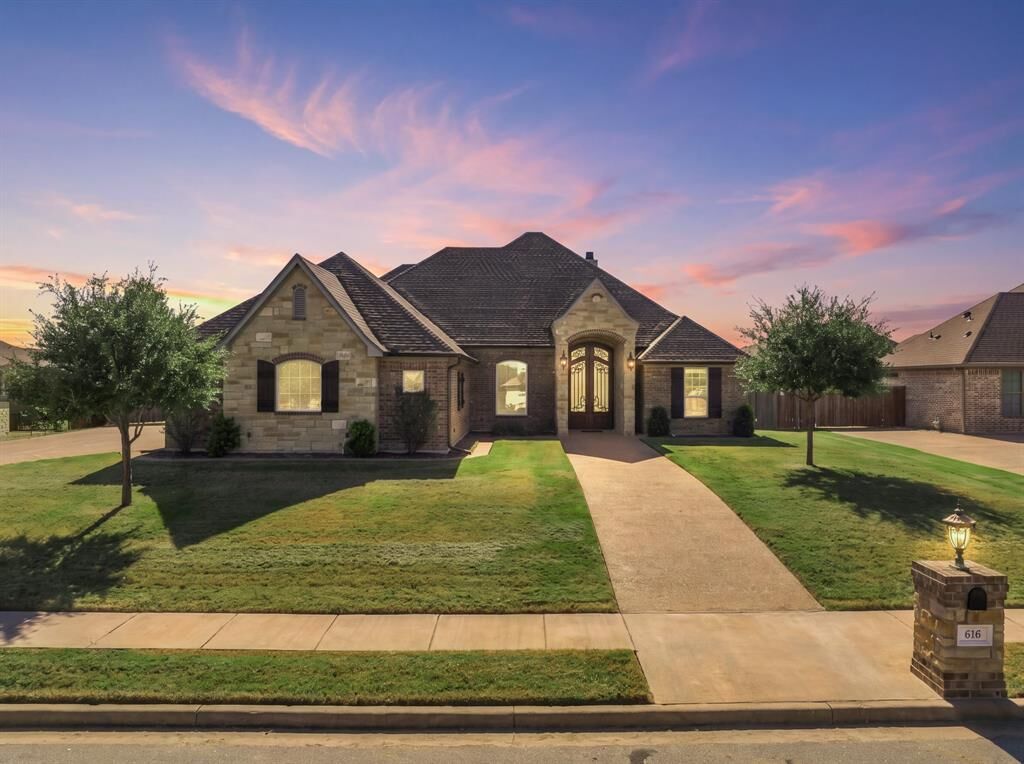 Property Photo: 616 Hunton Lane TX 76706
