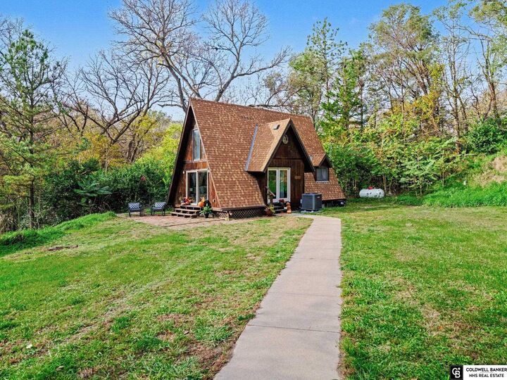 Property Photo: 801 Livingston Road NE 68048