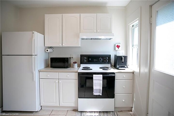 Property Photo:  285 Macnab Street  ON L9H 2K5 