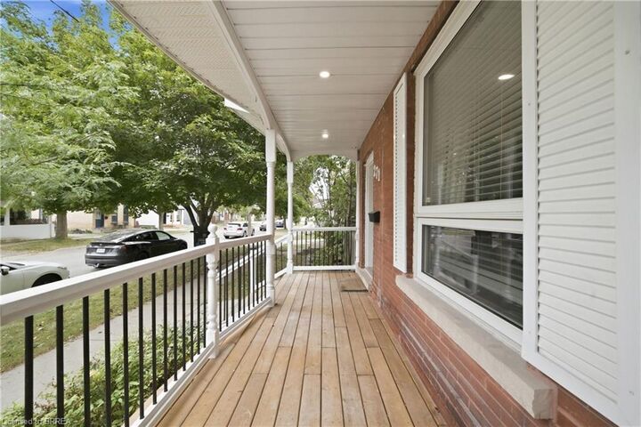 Property Photo:  271 Park Avenue  ON N3S 5K8 