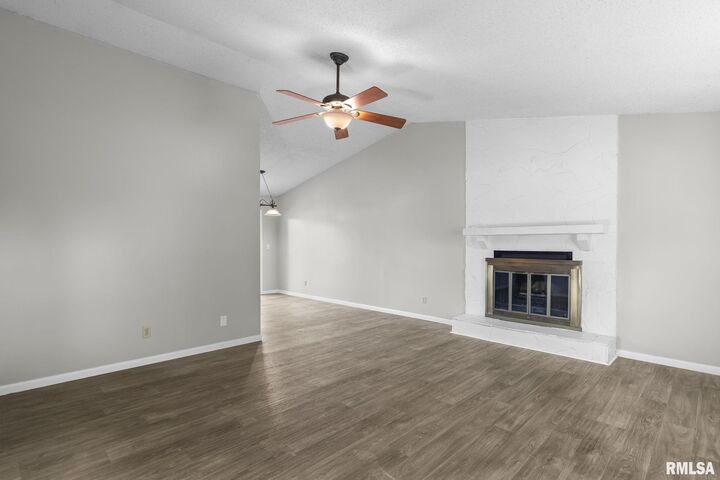 Property Photo:  105 Sorrento Villa  IL 62703-5355 