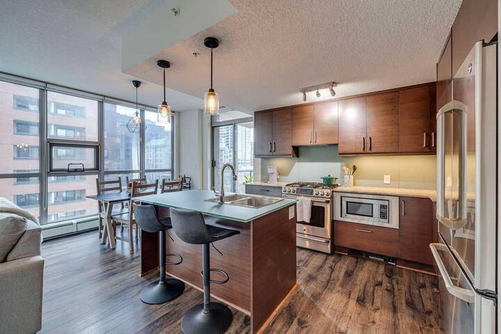 Property Photo: 735 2 Avenue SW 603 AB T2P 0E4