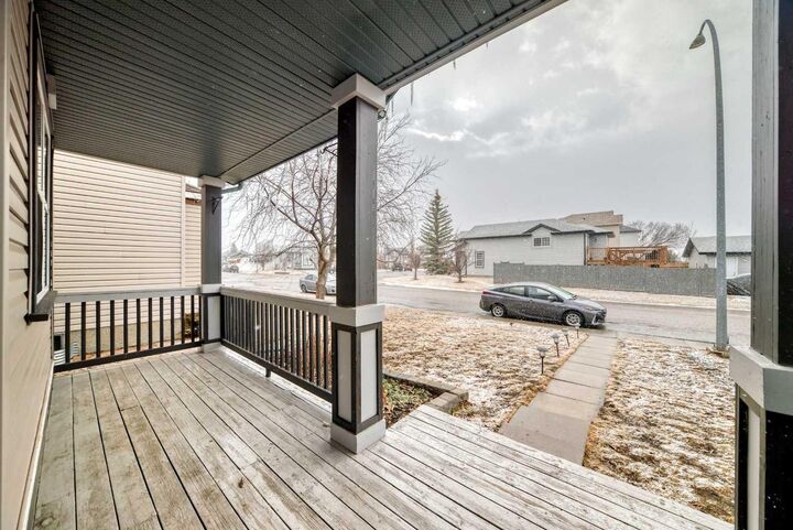 Property Photo:  31 Coventry Road NE  AB T3K 5M9 