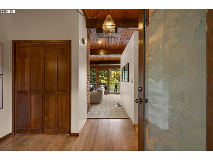 Property Photo:  230 SW Forest Cove Rd  OR 97068 