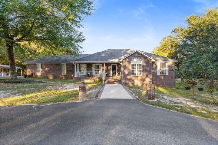 Property Photo: 13264 Cheyenne Rd LA 39571