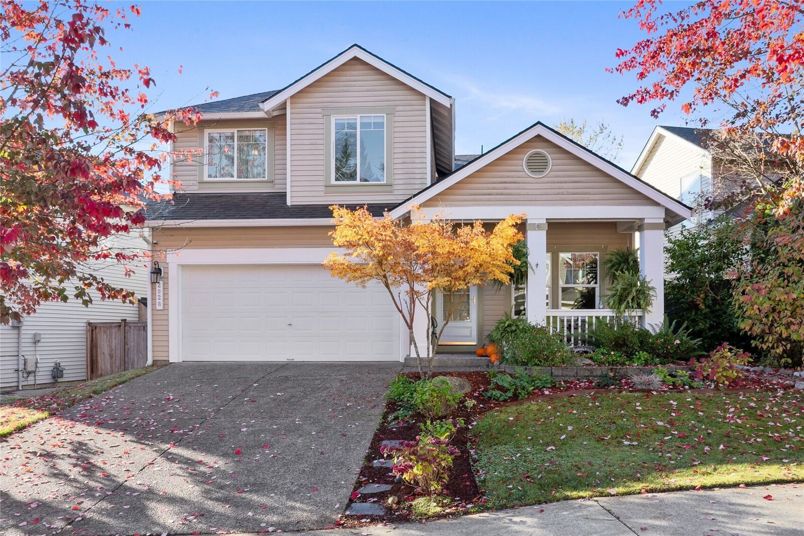 Property Photo:  2028  62nd Loop SE  WA 98092 