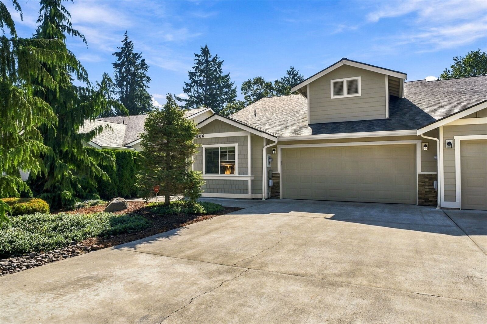 Property Photo: 306 154th St E WA 98445
