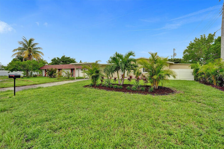 Property Photo:  1711 NE 2nd Terrace  FL 33060 