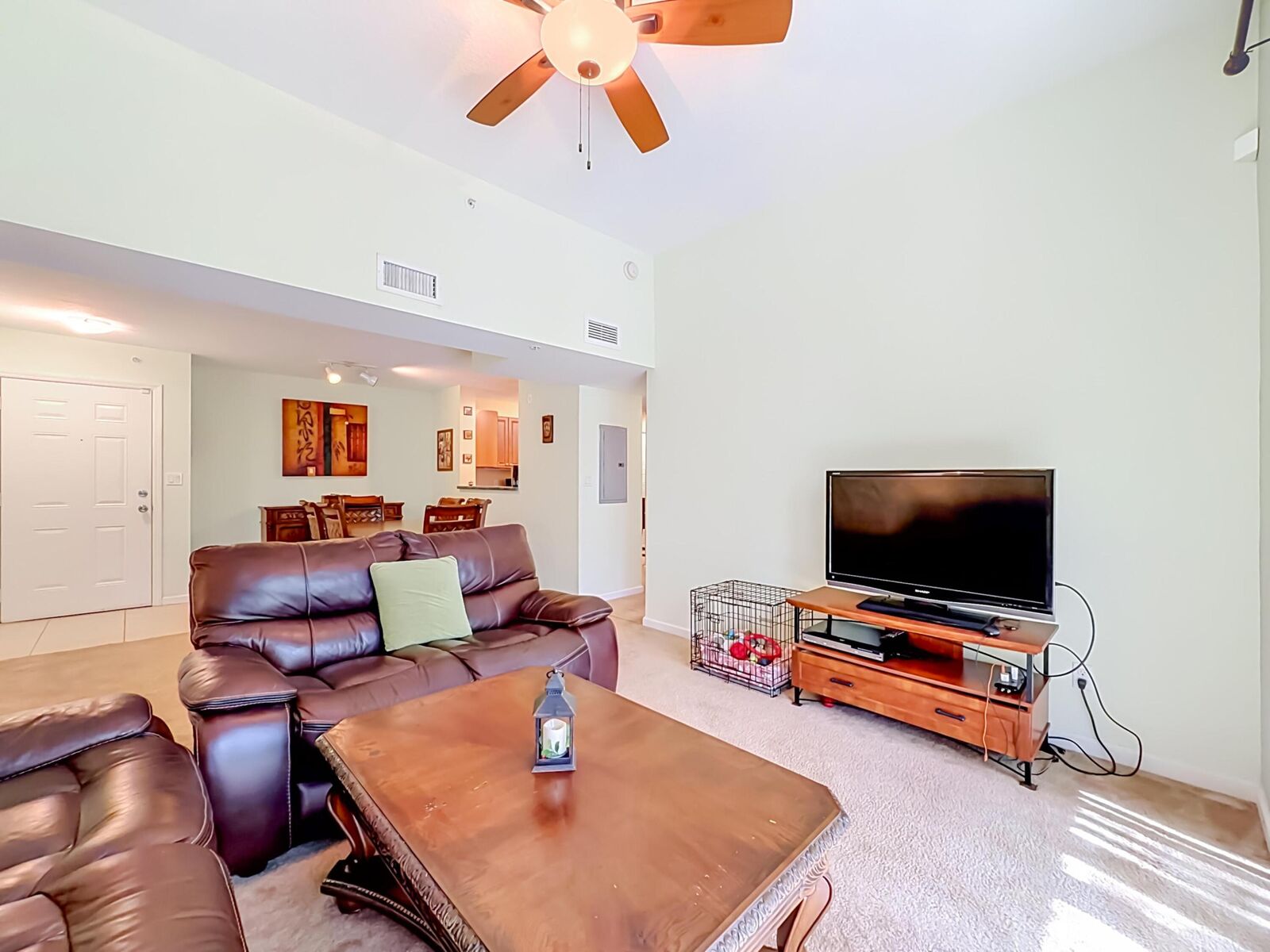 Property Photo: 519 E Sheridan Street 4042 FL 33004