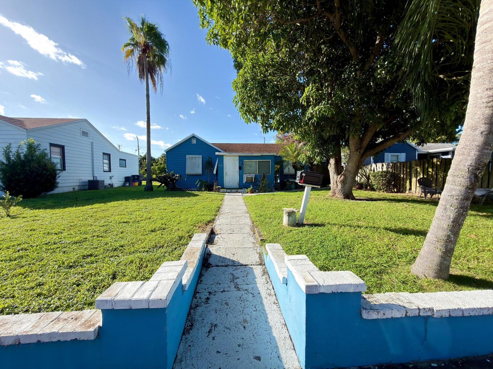 Property Photo: 710 Tuscaloosa Street Unit 2 FL 33405