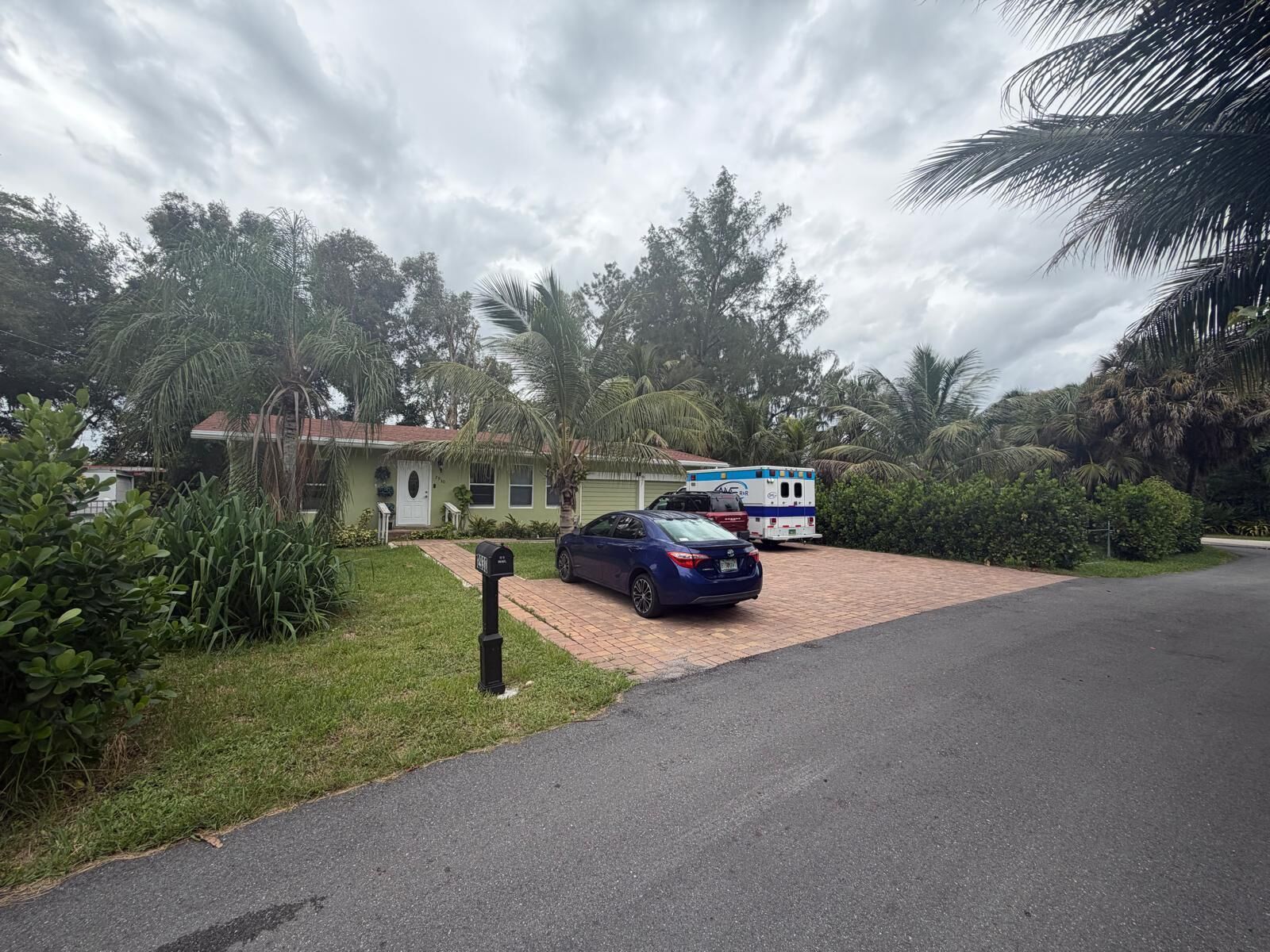 Property Photo:  2930 Wayne Road  FL 33406 