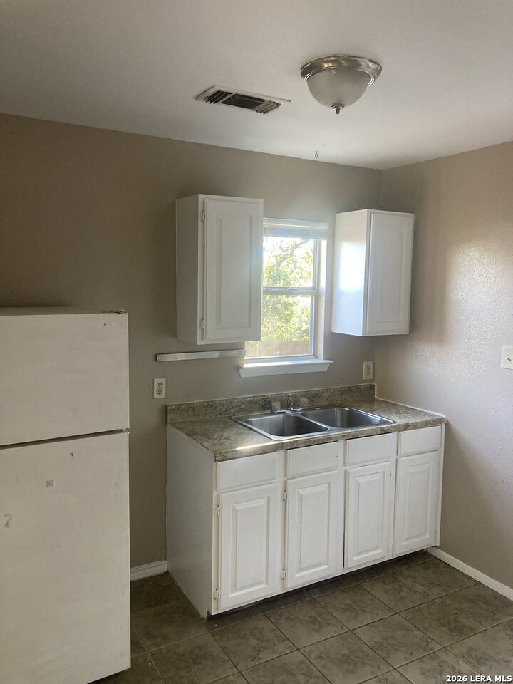 Property Photo:  1520 Kayton Ave 3  TX 78210 