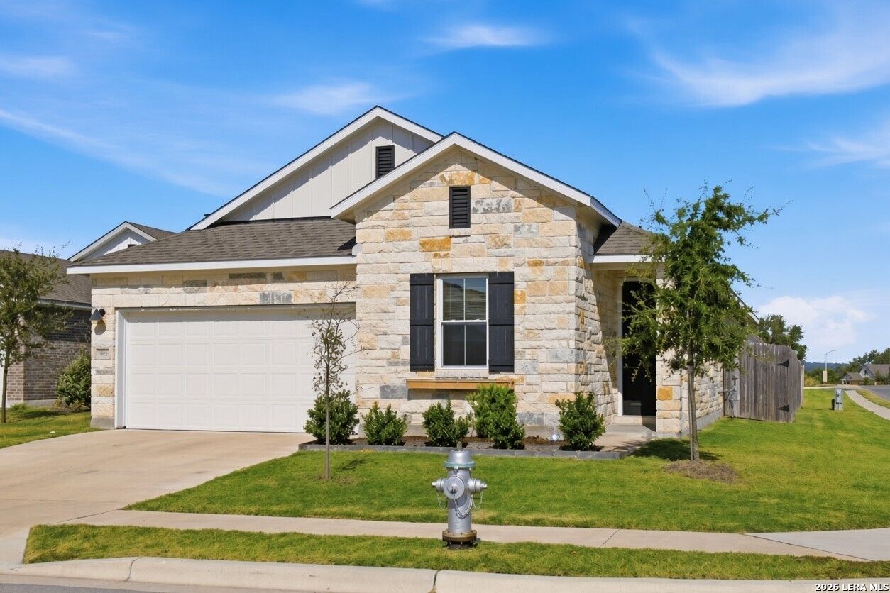 Property Photo: 104 Ladolia Ln TX 78666