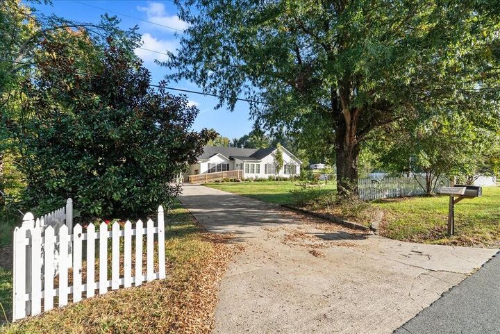 Property Photo:  1602B High St  VA 23901 