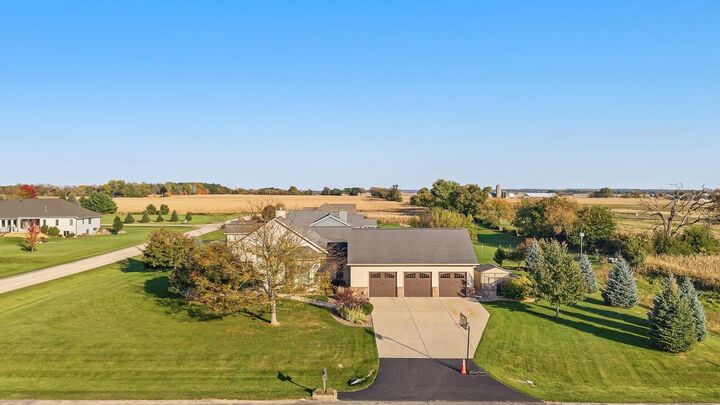Property Photo: 4730 N Catawba Drive WI 53563