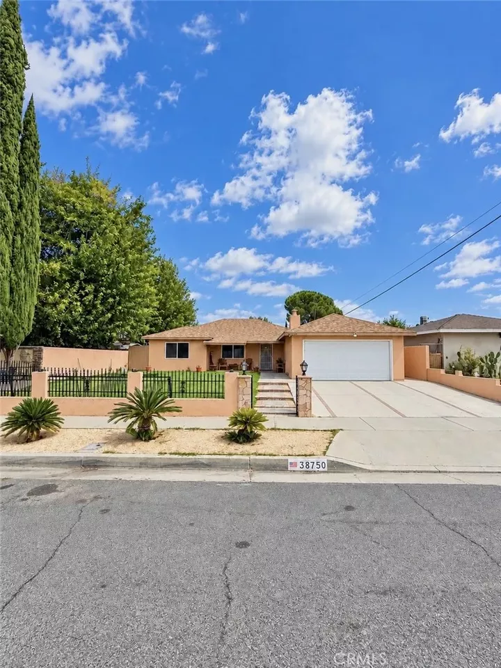 Property Photo:  38750 35th Street East  CA 93550 