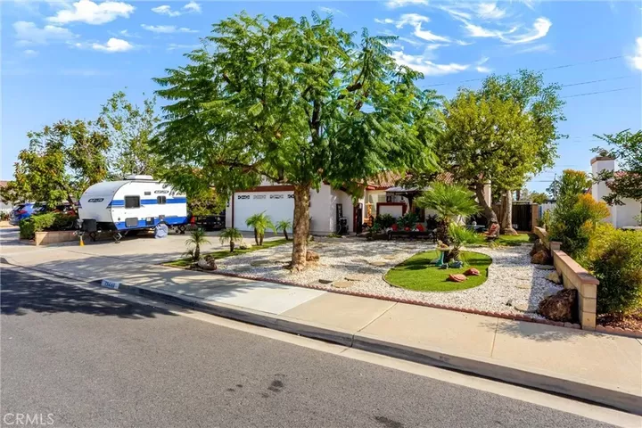 Property Photo:  13446 Oak Dell  CA 92553 