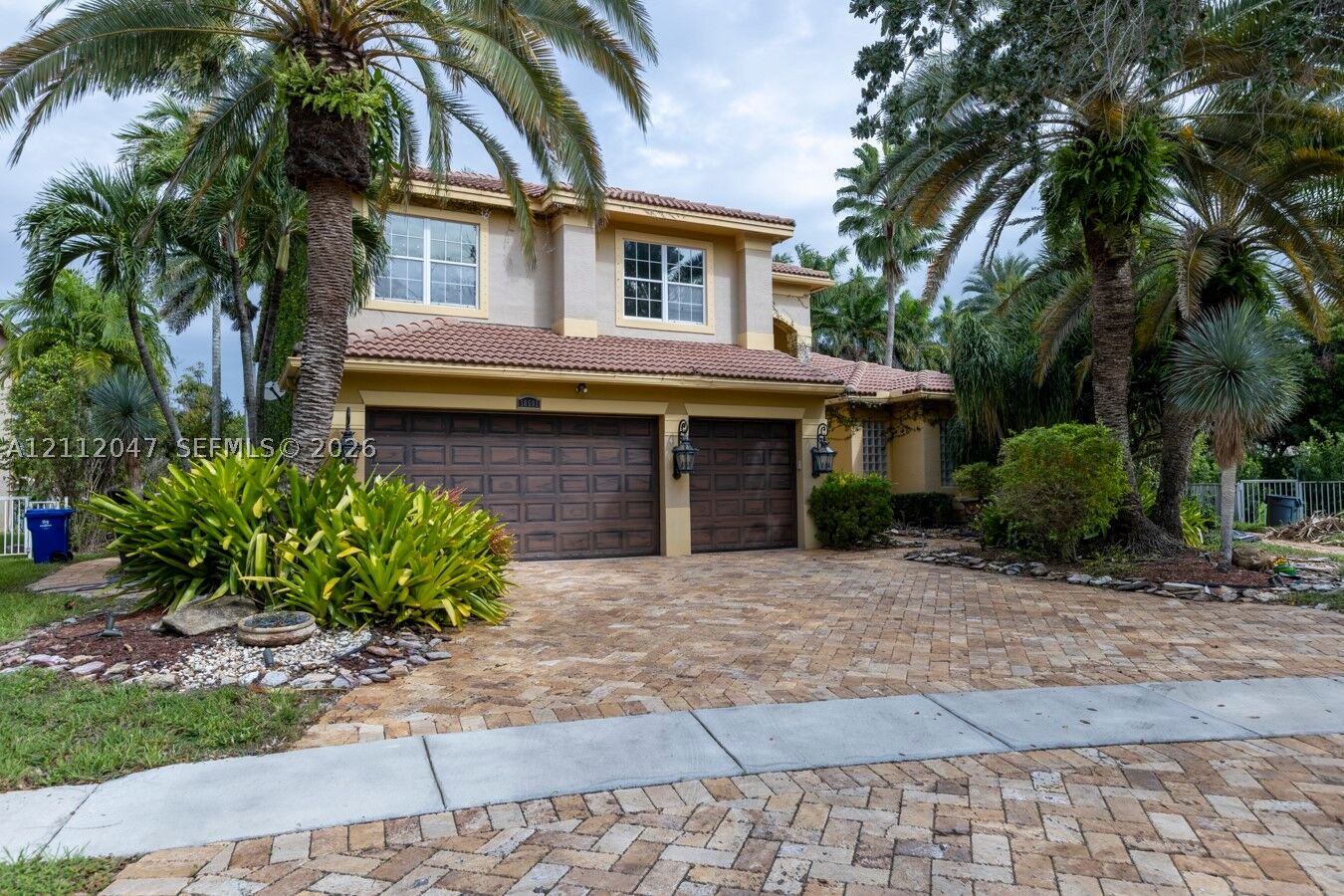 Property Photo: 18501 SW 44th St FL 33029