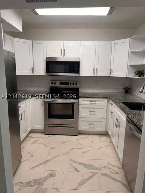 Property Photo:  