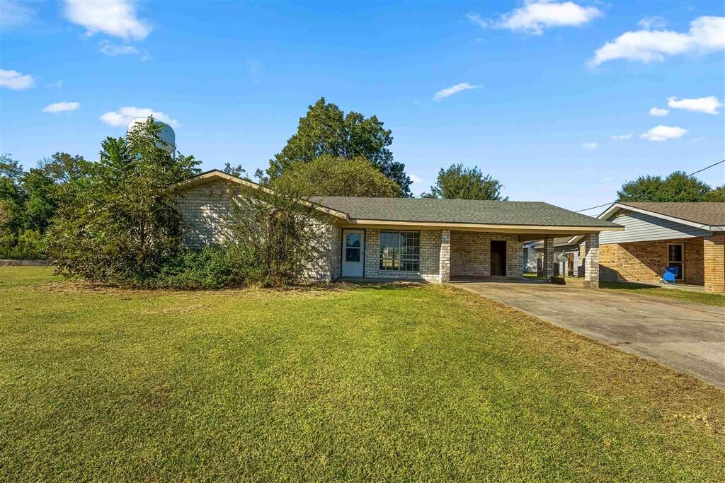 Property Photo: 2401 Mary Ann Drive LA 70663