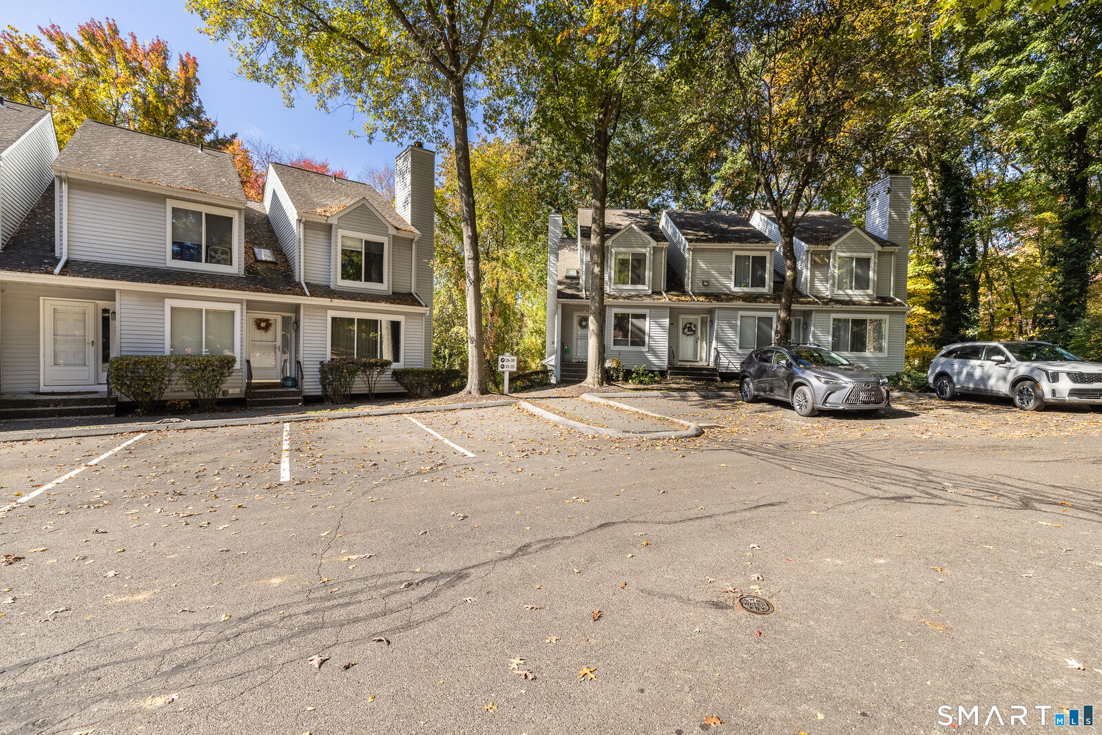 Property Photo:  20 East Pembroke Road 30  CT 06811 