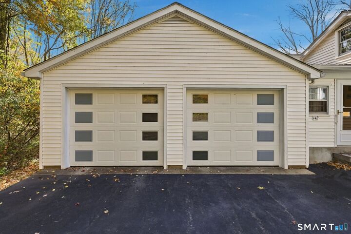 Property Photo:  142 Gifford Lane  CT 06334 