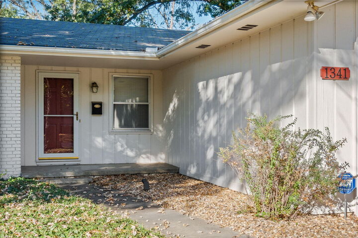 Property Photo:  1341 S Arcadia Avenue  MO 65804 
