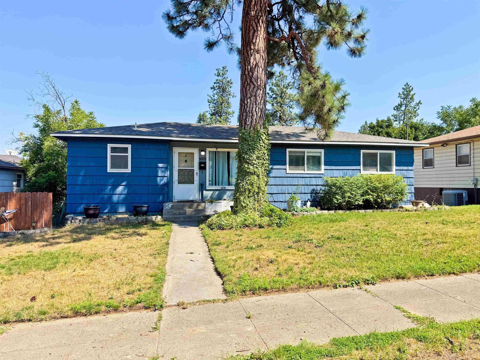 Property Photo: 4009 E Pratt Ave WA 99202
