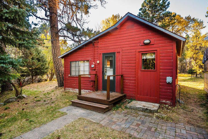 Property Photo: 8 Lodore Avenue WY 82842