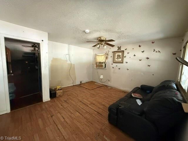 Property Photo: 1506 Hanner Street NC 27403