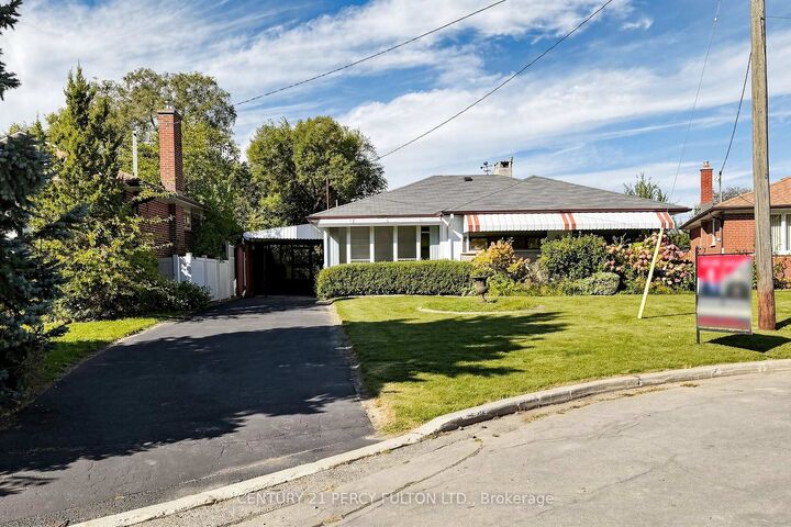 Property Photo:  8 Wallbridge Court  ON M2R 1W1 