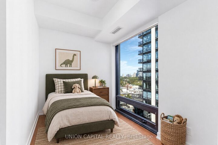 Property Photo:  91 Montclair Avenue 1802  ON M5P 0B1 