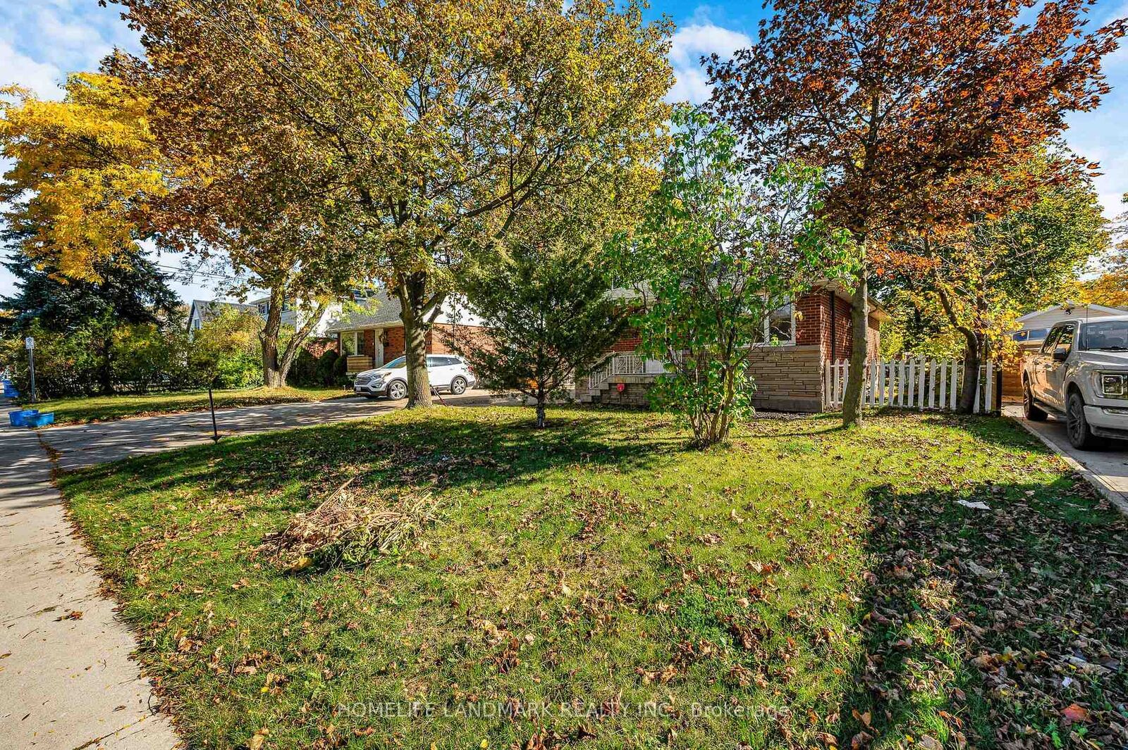 Property Photo: 135 Howard Avenue ON L9A 2W6