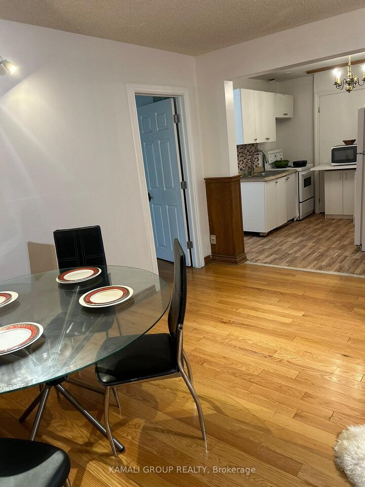 Property Photo:  201 Carrville Road  ON L4C 6E4 