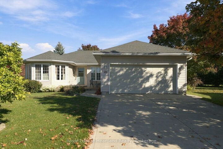 Property Photo:  30 Ann Street 28  ON N4X 1C8 