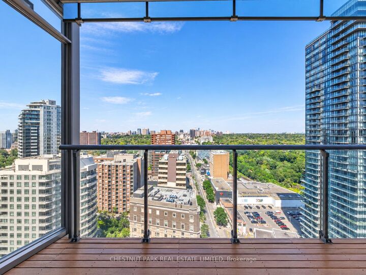 Property Photo:  18 Yorkville Avenue 2209  ON M4W 3Y8 