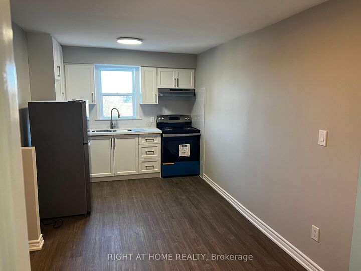 Property Photo: 4 Grosvenor Avenue S Unit 6 ON L8M 3K9