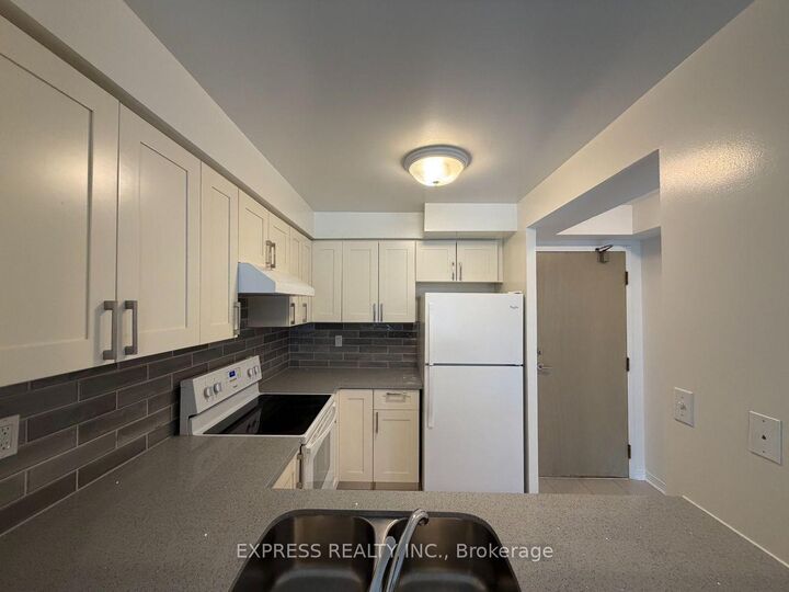 Property Photo:  38 Elm Street 2303  ON M5G 2K5 