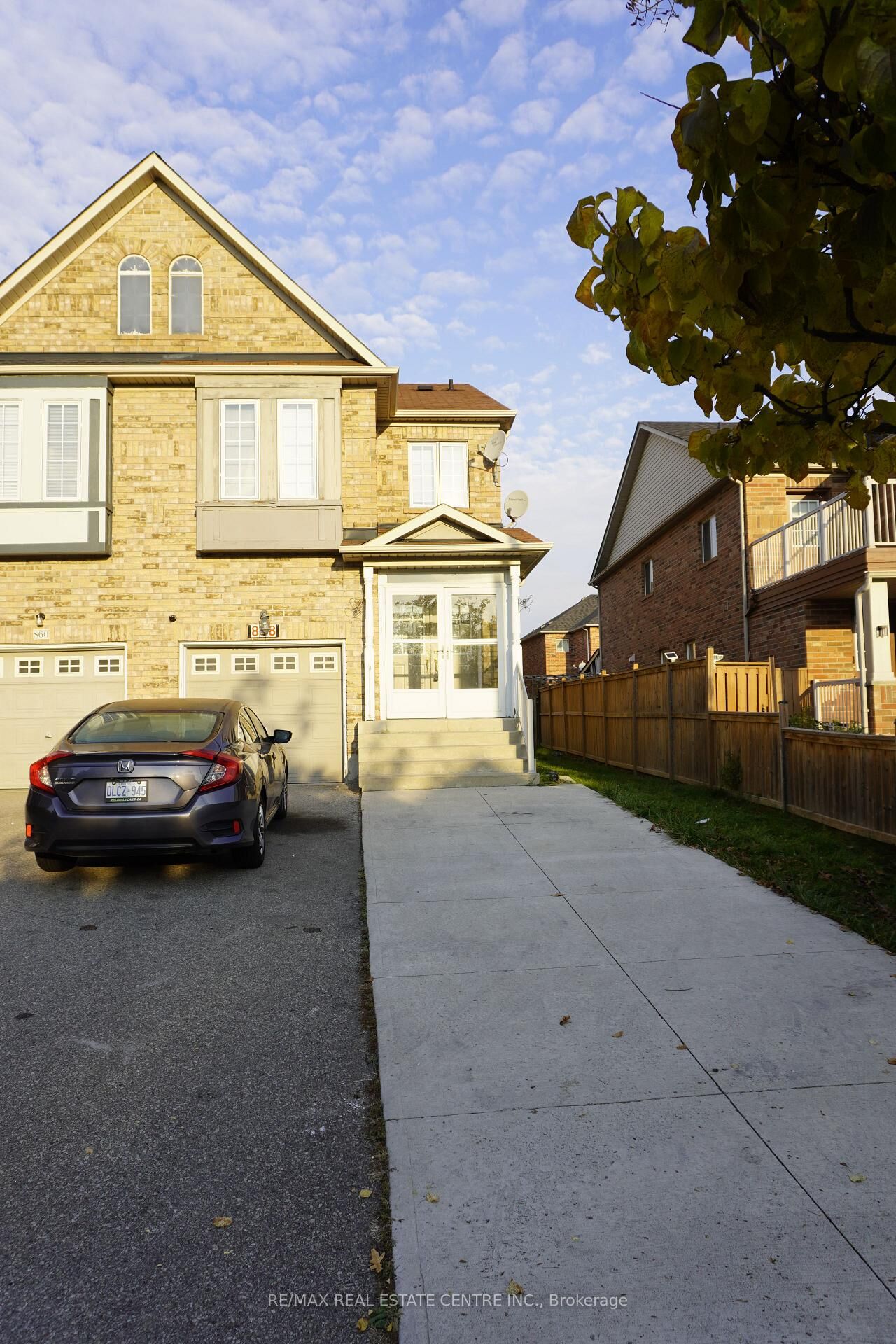 Property Photo:  858 Bethany Crescent  ON L5V 3B9 