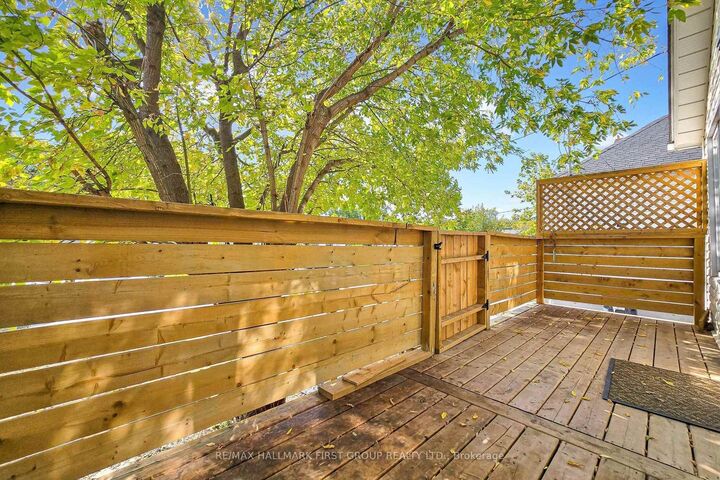 Property Photo:  52 Malta Street  ON M1N 2L4 