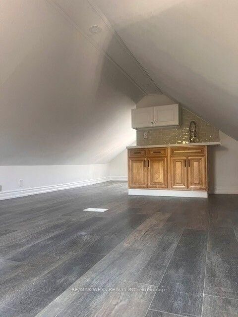 Property Photo:  181 Cedric Avenue Upper  ON M6C 3X7 