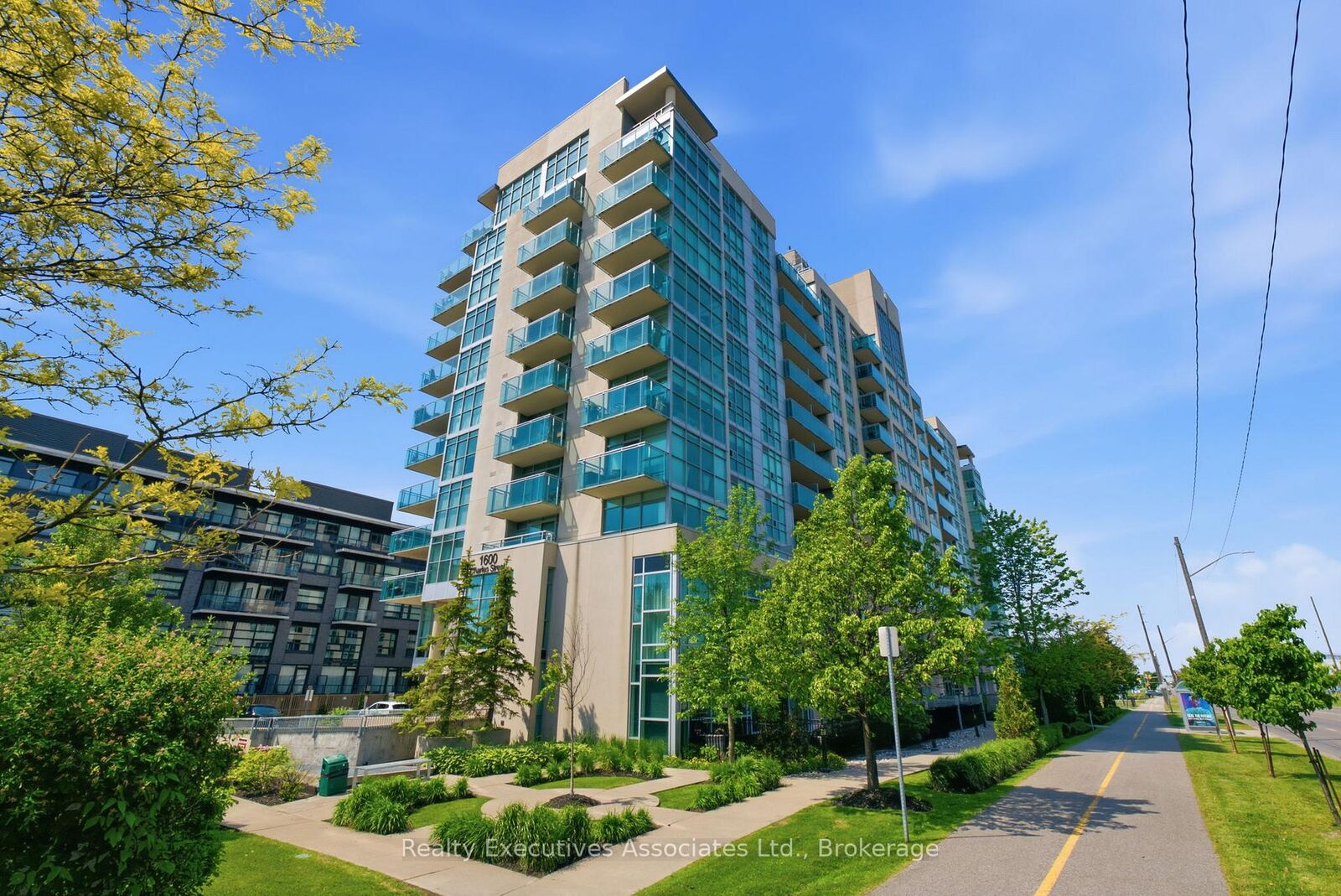 Property Photo: 1600 Charles Street 911 ON L1N 0G4
