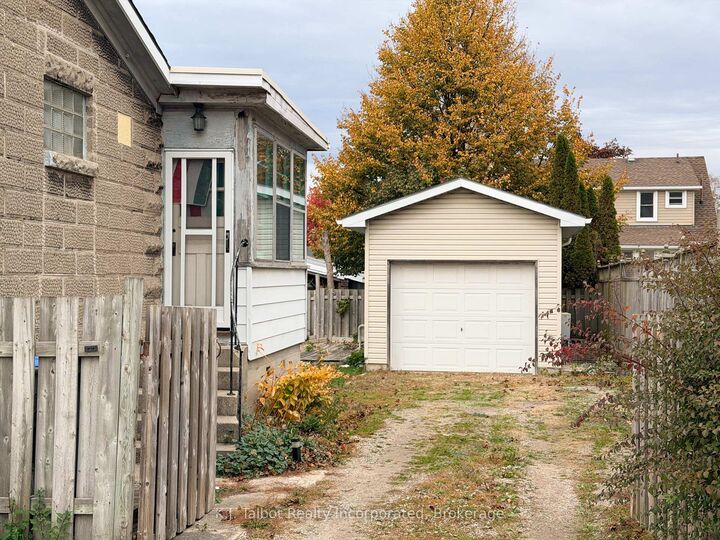 Property Photo:  87 Elgin Avenue E  ON N7A 1K5 