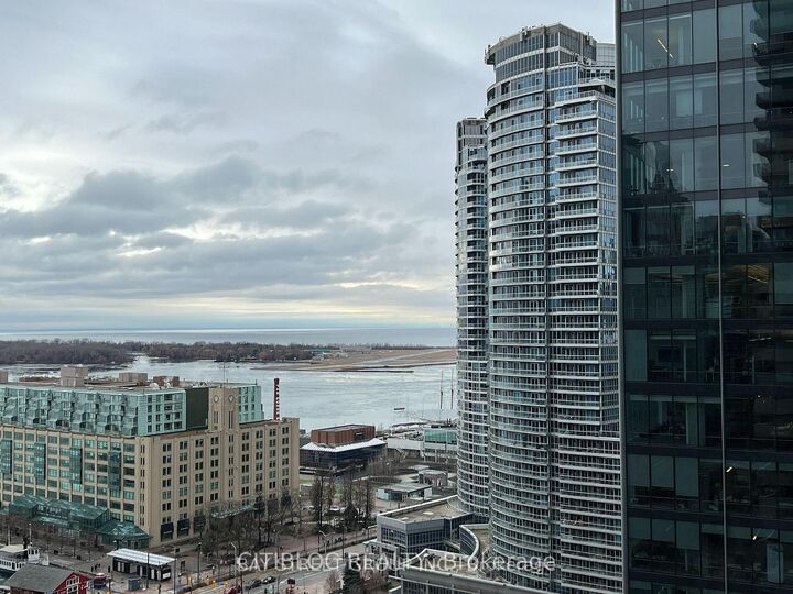 Property Photo:  88 Harbour Street 2011  ON M5J 0C3 