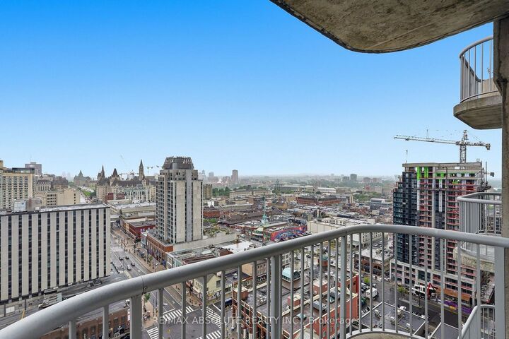 Property Photo:  200 Rideau Street 2205  ON K1N 5Y1 