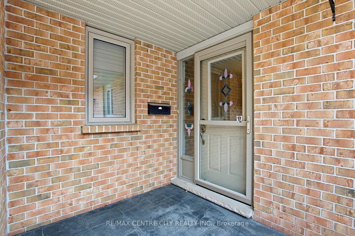 Property Photo: 5 Cadeau Terrace 19 ON N6K 4H1