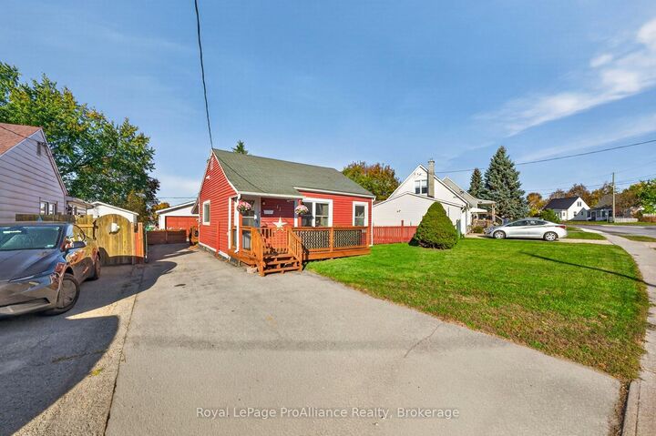 Property Photo:  12 Kerr Crescent  ON K8V 2W3 