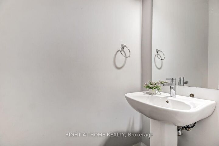 Property Photo:  819 Kleinburg Drive 4  ON N5X 3Z1 