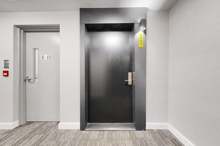 Property Photo: 158 Front Street E 2201 ON M5A 0K9