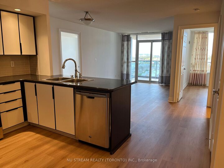 Property Photo:  23 Cox Boulevard 1651  ON L3R 7Z9 